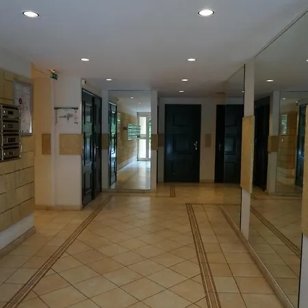 Juan-les-pins Residentiel, Grand Studio Proche Plages Et Commerces Antibes