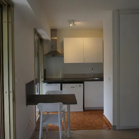 Juan-les-pins Residentiel, Grand Studio Proche Plages Et Commerces Apartment *